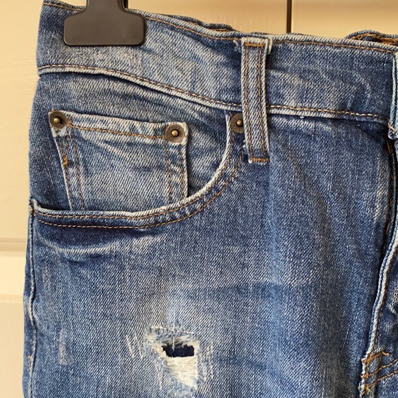 Distressed jeans - Picture 5 of 10